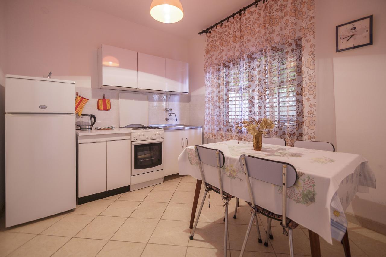 Apartmani Jordana コミジャ エクステリア 写真