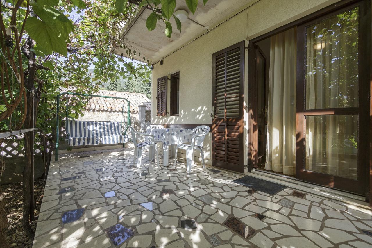 Apartmani Jordana コミジャ エクステリア 写真