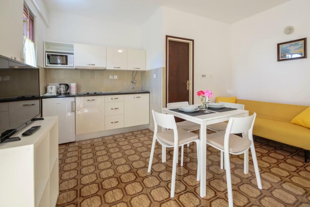 Apartmani Jordana コミジャ エクステリア 写真