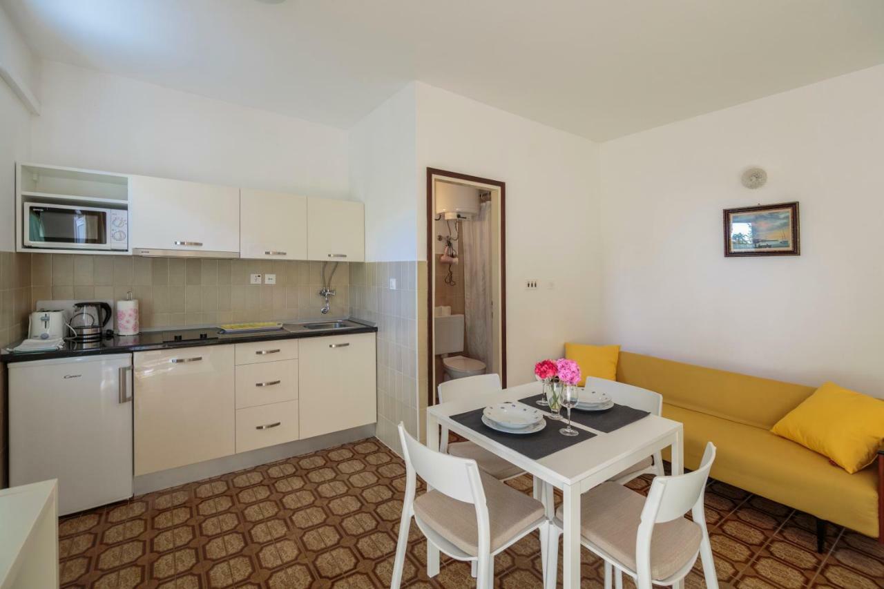 Apartmani Jordana コミジャ エクステリア 写真