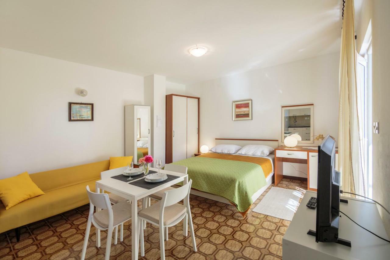 Apartmani Jordana コミジャ エクステリア 写真