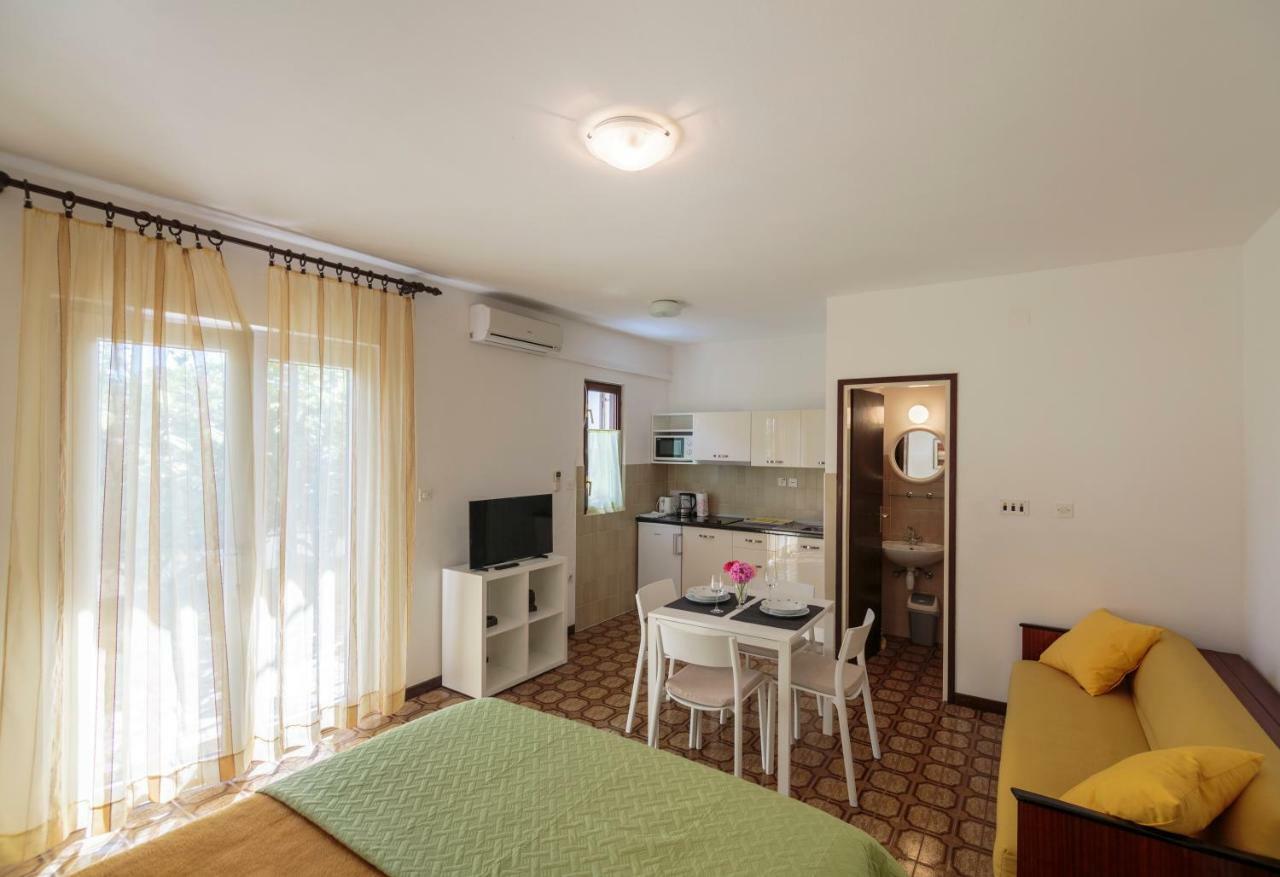 Apartmani Jordana コミジャ エクステリア 写真