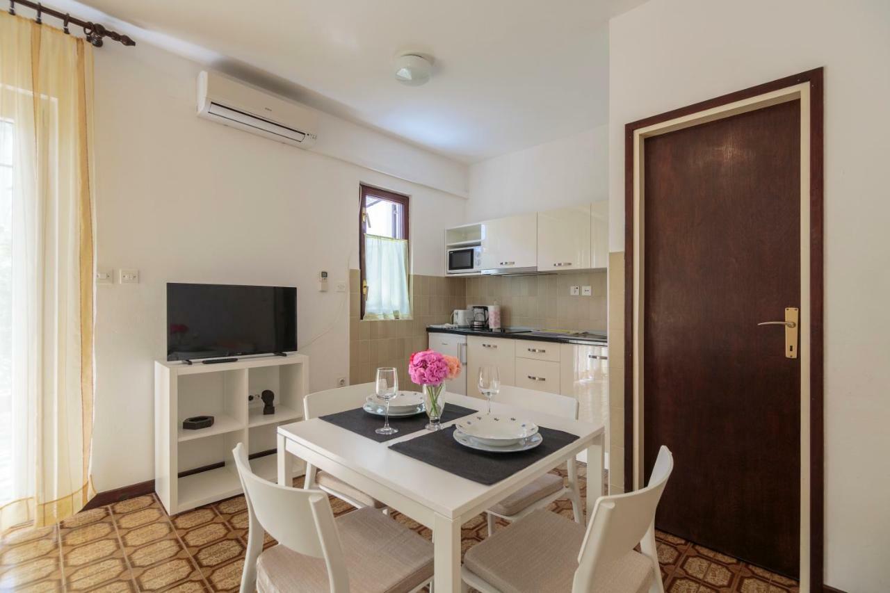 Apartmani Jordana コミジャ エクステリア 写真