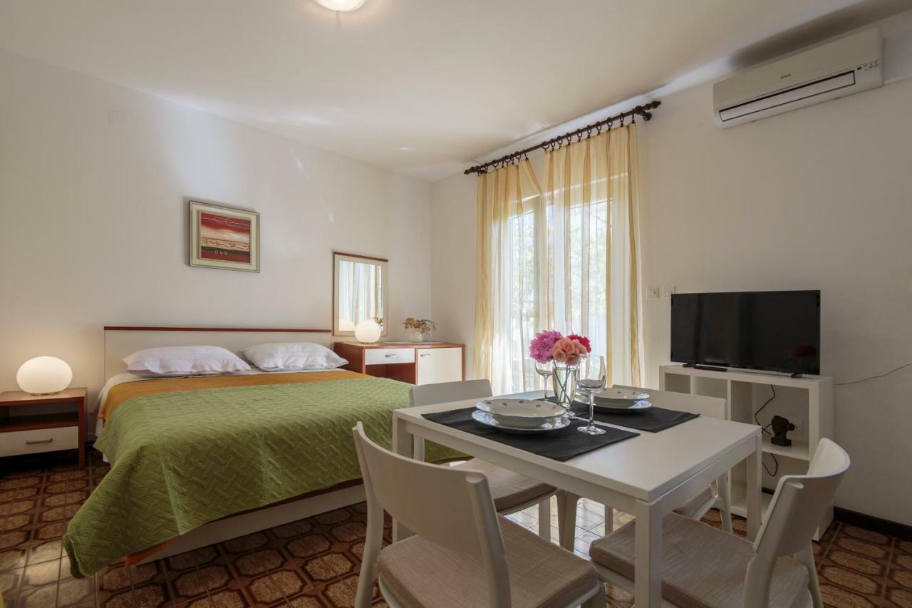 Apartmani Jordana コミジャ エクステリア 写真