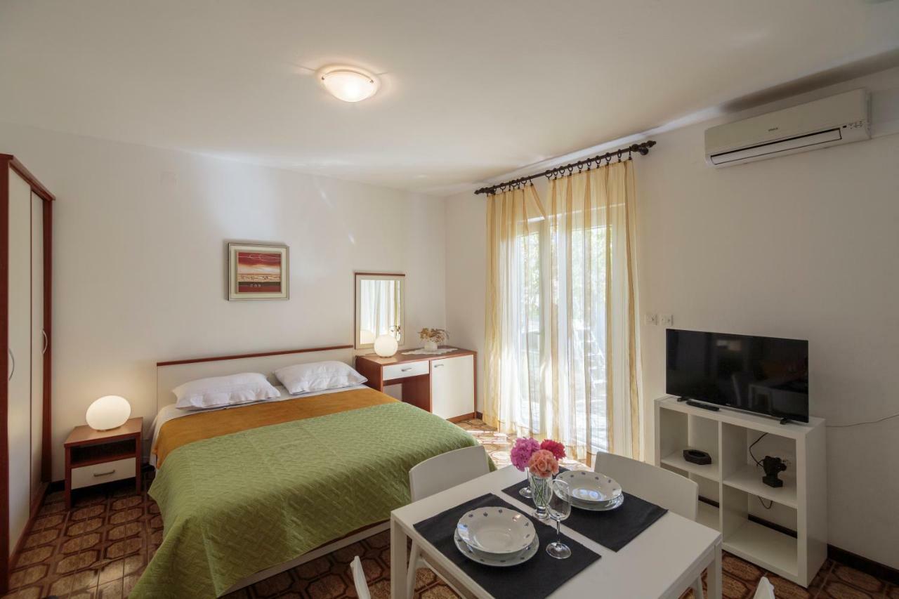 Apartmani Jordana コミジャ エクステリア 写真